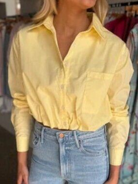 Crescent bubble hem shirt